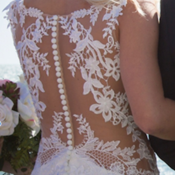 Wedding Dress + Veil (originally $1,784) DESIGNER - Picture 1 of 8